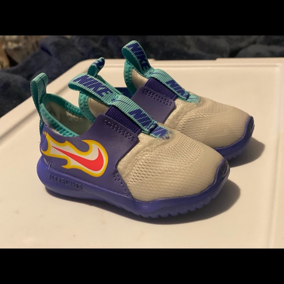 Nike - Picture 3 of 3